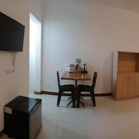 __Aplaridel Inn Suites__ Angeles Kültér fotó